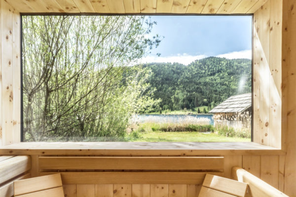 Die See-Sauna mit Panoramafenster direkt zum Weissensee